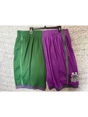 Milwaukee Bucks Mitchell & Ness Swingman Mens Basketball Shorts Size 2XLT NWT